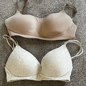 2x Aerie Wireless Bras - 32DD